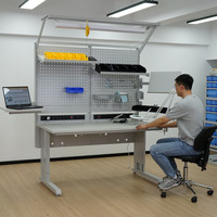 Banco ESD Manual Ajustable DETALL para Aplicaciones Industriales en Salas Limpias con Ajuste de Altura y Diseño Ergonómico