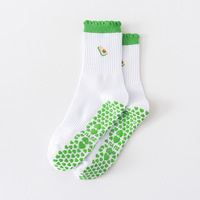 Chaussettes de Pilates de haute qualité à motif fraise, avec revers à volants, respirantes, pour femmes, pour le yoga
