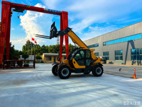 Chariot télescopique compact, accessoires à changement rapide, machine tout-terrain pour différentes applications industrielles