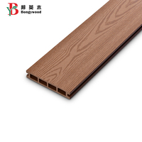 Revêtement d'extrusion WPC Co imperméable Panneaux de revêtement composite Plancher de jardin Platelage WPC