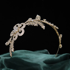 LUOXIN Serre-tête de mariée exquis et élégant en alliage incrusté de strass avec motif floral ajouré - Product Image 3