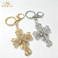 Porte-clés croix en alliage de zinc noble, design nœud papillon avec strass transparents, pendentif religieux, breloque de sac bicolore argent et or
