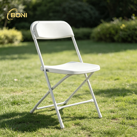 Chaises pliantes portables en plastique blanc à prix abordables pour le camping, l'extérieur, les hôtels et les événements