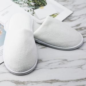 Pantoufle d'hôtel jetable de luxe en coton blanc à bout fermé recyclable lavable doux impression personnalisée pour Airbnb commodités hôtel - Product Image 4