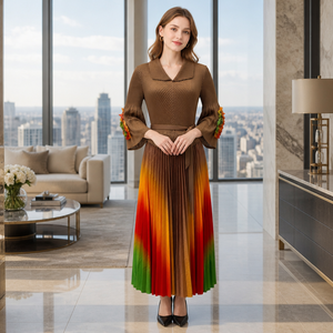 <span class=keywords><strong>Abito</strong></span> Lungo Plissettato Miyake con Scollo a Lapel e Maniche Floreali 3D Sfumate <span class=keywords><strong>Arcobaleno</strong></span> per <span class=keywords><strong>Donna</strong></span>, Vendita Diretta dalla Fabbrica - Product Image 1