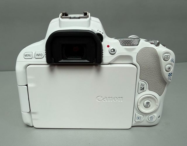 Good Price Cannon EOS 200D / Rebel 24.2MP 1080P HD APS-C Digital Camera