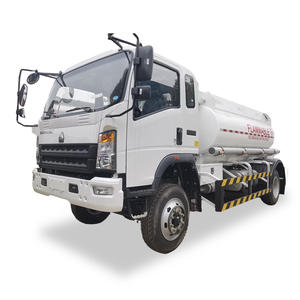 HOWO truk tangki bahan bakar baru truk SINOTRUCK 4x4 <span class=keywords><strong>3</strong></span> kompartemen truk tangki minyak - Product Image 1