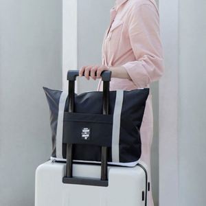 Sac de voyage pliable double couche en tissu Oxford léger et spacieux pour le week-end, avec logo personnalisé - Product Image 4