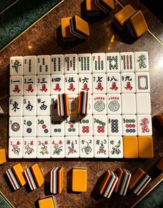 Juego de Mahjong Acrílico Amarillo Jengibre Moderno y de Lujo con Borde de Siete Capas Colorido, Fichas de Mahjong Duraderas para Juego Familiar - Product Image 4