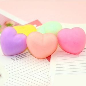 Novedosas Pelotas Antiestrés con Forma de Corazón, Juguetes Sensoriales Blandos para Niñas y Niños de 2 Años en Adelante - Product Image 2