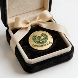 Pièce de monnaie commémorative personnalisable |   Marqueur de golf plaqué or avec monogramme et motif couronne de lauriers - Product Image 2