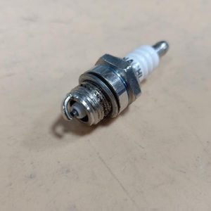 <span class=keywords><strong>UM</strong></span> L7t电刷切割机电锯树篱修剪器电锯火花塞火花塞 - Product Image 1