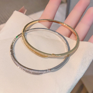 Pulsera ovalada de oro K para mujer, chapada en oro de 18 quilates, diseño de cielo estrellado con circonitas, joyería para fiestas - Product Image 4