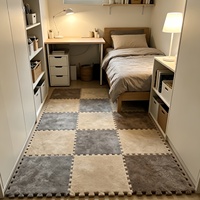Tapis en mousse emboîtables doux et respectueux de la peau avec surface en fausse fourrure pour centre d'activités pour enfants
