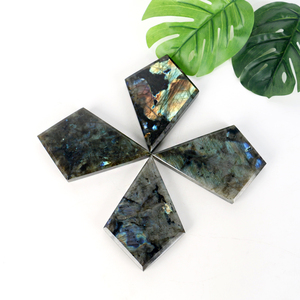 Tranches de cristal de labradorite rhombique sculptées, pierres naturelles de guérison pour la décoration intérieure - Product Image 5