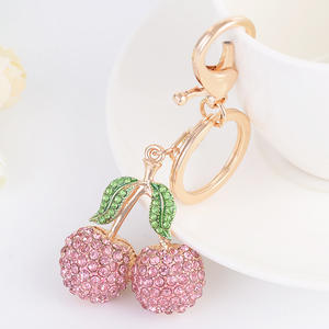 Porte-clés Charm Cerise Scintillante avec Feuilles et Strass, Pendentif Alimentaire Brillant - Product Image 3