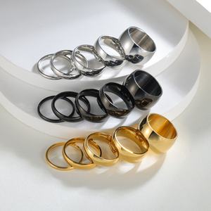 Anillos baratos de moda joyería 18K chapado en oro de acero inoxidable 2/4/6/8/12MM pareja anillo de dedo anillos lisos para mujeres y hombres - Product Image 1