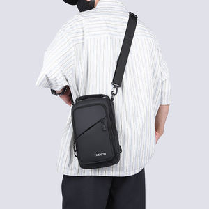 Sac de Poitrine Bandoulière Sport Décontracté en Cuir PU Imperméable avec Fermeture Éclair, Design Personnalisable et Portable pour l'Été - Product Image 6