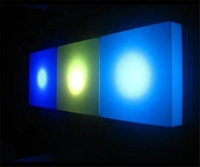 Table carrée moderne en plastique éclairée par LED avec base pour meubles de bar à la maison ou de parc Ensemble de table de bar carrée