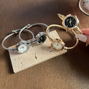 Montre pour femme de haute qualité, montre à quartz de luxe de forme carrée, bracelet tendance, cadeau idéal pour les femmes d'affaires - Product Image 5