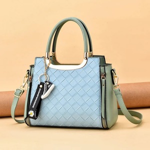 Nuova Borsa a Tracolla 2026, con Motivo Intrecciato <span class=keywords><strong>e</strong></span> Nappe, a Forma di Secchiello, Grande Capacità, <span class=keywords><strong>Design</strong></span> Semplice <span class=keywords><strong>e</strong></span> alla <span class=keywords><strong>Moda</strong></span> - Product Image 4