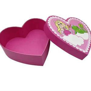 เข็มกลัดรูปหัวใจ กล่องแข็ง ลายเทวดา ธีมคริสต์มาส สร้างสรรค์ การ์ตูน ซีรีส์ทีวี สีแดง รูปหัวใจ โลหะผสม ลายหยดน้ำมัน แฟชั่น สนุกสนาน โลโก้ ทอง - Product Image 1