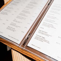 Couverture de menu en cuir A5/A4 avec manches en plastique pour restaurant Dossier de menu en cuir véritable Café Bar à vin Menu Livre Logo personnalisé