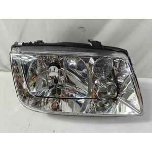 Faro de Repuesto Amarillo para Jetta 1999-2007, Lado Derecho, Estilo Proyector con Carcasa Cromada y Lente Transparente, Profesional para Automóviles - Product Image 1