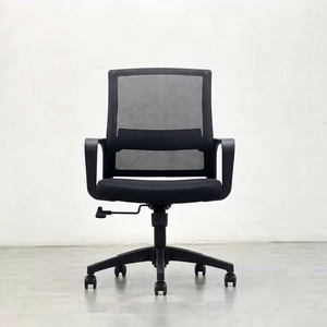 Chaise de bureau pivotante noire en maille, réglable en hauteur, avec accoudoirs et base roulante, idéale pour la maison, le bureau ou les visiteurs - Product Image 1