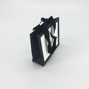 Haute qualité design personnalisé surface texturée <span class=keywords><strong>blanc</strong></span> mat <span class=keywords><strong>et</strong></span> <span class=keywords><strong>noir</strong></span> papier sac à provisions - Product Image 4