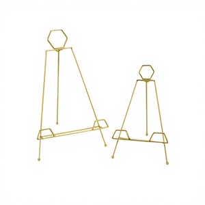 Ensemble de deux supports de bienvenue en métal couleur or, de tailles différentes, pour la décoration de mariage. - Product Image 1