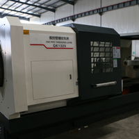 Tour à fileter CNC pour tuyaux d'huile QK1325A pour le tournage de fil d'acier, tour à fileter automatique pour tuyaux, traitement des métaux, industrie pétrolière