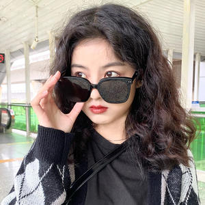 Nuevas gafas de sol de moda para mujer Gm, montura completa, lentes de PC, protección UV400, modelo SF331 A2 para adultos. - Product Image 4