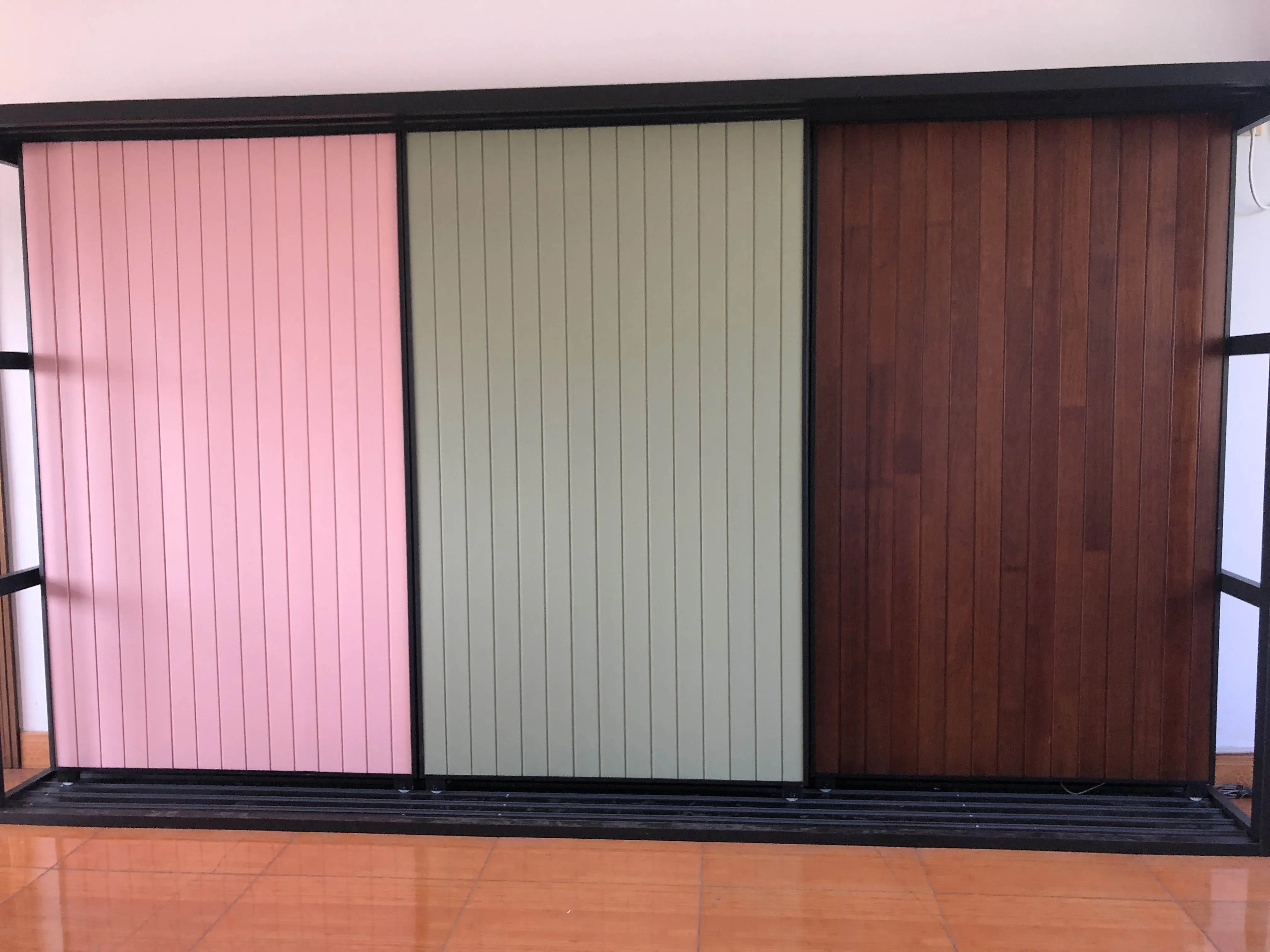 Painel de parede WPC para decoração de interiores de fábrica, painel de parede composto de madeira e plástico canelado