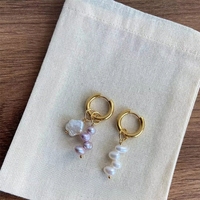 Pendientes Colgantes de Perlas de Agua Dulce Coloridas, Aros Irregulares Barrocos Chapados en Oro, Joyería Minimalista y Delicada para Bodas