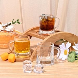 Ensemble de verres à liqueur de Noël/Nouvel An Tasse à liqueur de 2 oz et matériau en mélamine de tireur de saké de 60 ml avec poignées - Product Image 2