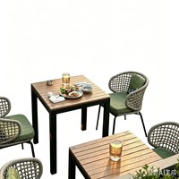 Tables, chaises et canapés en métal pour l'extérieur, ensembles de meubles de restaurant pour patios, cours, jardins, terrasses, restaurants en bord de mer, cafés
