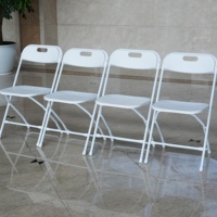Chaise pliante en plastique blanche empilable avec poignée dorsale, pliable pour usage commercial, idéale pour banquets, conférences, jardins, concerts