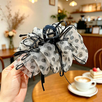 Pince à cheveux en tissu doux et moelleux en forme de nuage floral pour femme - Pince requin pour chignon d'été à l'arrière de la tête