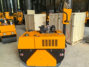 Rodillo Vibratorio de Una Sola Placa Naranja con Motor y Sistema Hidráulico para Uso en Construcción - Product Image 2