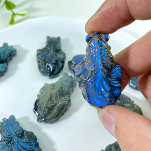 ขายส่งจากโรงงาน ของตกแต่งรูปปลาทองแกะสลักจากลาบราโดไรต์สีฟ้าประกาย สำหรับเป็นของขวัญ - Product Image 4