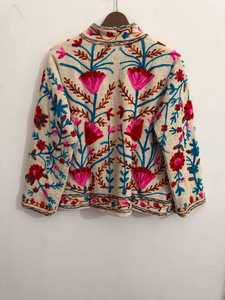Abrigo Tradicional Hecho a Mano Suzani, Terciopelo de Seda, Bordado Étnico Jaipuri, Abrigo para Mujer, Proveedor de Boutique Vintage - Product Image 4