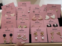 Cartes de présentation personnalisées pour bijoux (boucles d'oreilles, colliers, bracelets) en papier écologique imprimé sur mesure avec logo, pour présentation de bijoux (OPP)