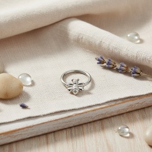 Pendientes <span class=keywords><strong>de</strong></span> Acero Quirúrgico 316L con Diseño <span class=keywords><strong>de</strong></span> Abejita para Cartílago del Trago y Piercing <span class=keywords><strong>de</strong></span> <span class=keywords><strong>Nariz</strong></span> - Product Image 5