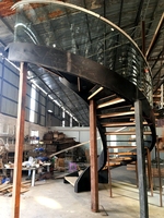 Rampe en verre trempé conforme au code du bâtiment VIKO, escalier moderne incurvé, escalier en acier