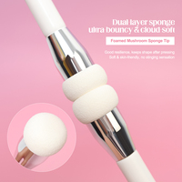 Pinceaux de maquillage personnalisés de luxe à double extrémité, avec tête en éponge OEM, manche en bois haut de gamme, synthétiques, résistants et durables, fabrication sur mesure, marque privée.