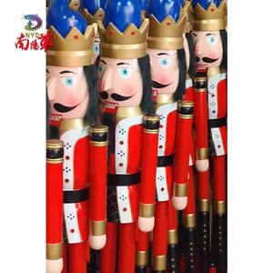 Fabricant 1.5/1.8/2.0 pieds avec des motifs de personnages de taille personnalisable Décoration <span class=keywords><strong>casse</strong></span>-<span class=keywords><strong>noisette</strong></span> de haute qualité pour parc commercial - Product Image 3