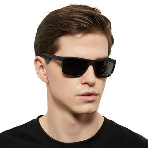 Vente en gros de lunettes de soleil pour hommes personnalisées Lunettes de soleil polarisées Designer Lunettes de soleil noires à la mode <span class=keywords><strong>2022</strong></span> - Product Image 1