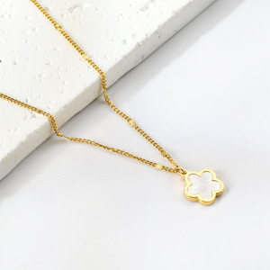 Collier pendentif en acier inoxydable en forme de fleur avec incrustation de coquille blanche pour femme, bijoux cadeau - Product Image 1
