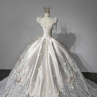 Robe de mariée de luxe moderne grande taille, style princesse, couleur ivoire, col rond, fleurs 3D faites à la main, broderie de dentelle perlée, en satin, longueur ras du sol, coupe bal.